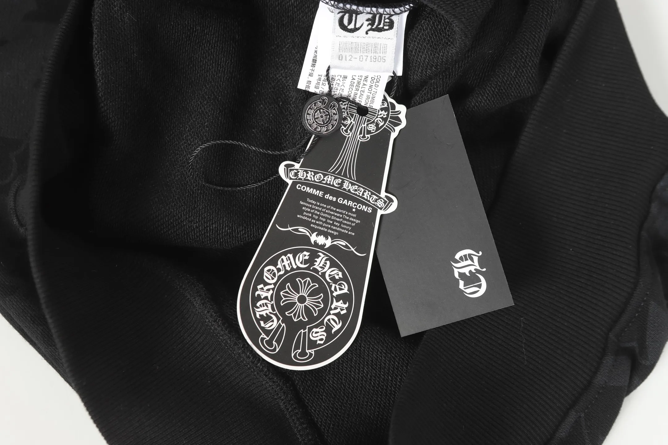 P280 #L3120 cross-border model. Those who pursue quality should not place an order. -Chrome Hearts/Chrome Heart Dark Pattern Cross✝️Horseshoe Sanskrit Hooded Sweatshirt -High weight, high density and high quality. The wool is soft, delicate and skin-friendly. It feels soft and silky. It has excellent warmth and skin-friendly properties.